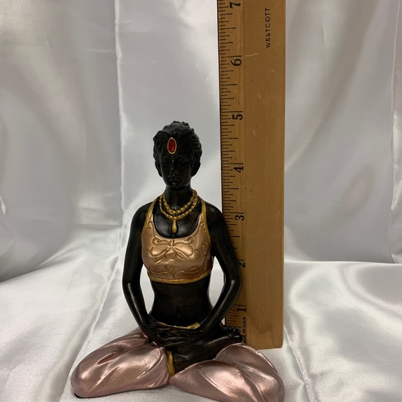 Beautiful Indian Godess Meditating with Ruby 3rd Eye - Picture 2 of 6